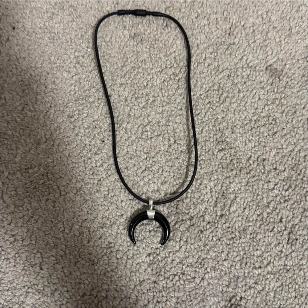 Black horn shaped pendant necklace
